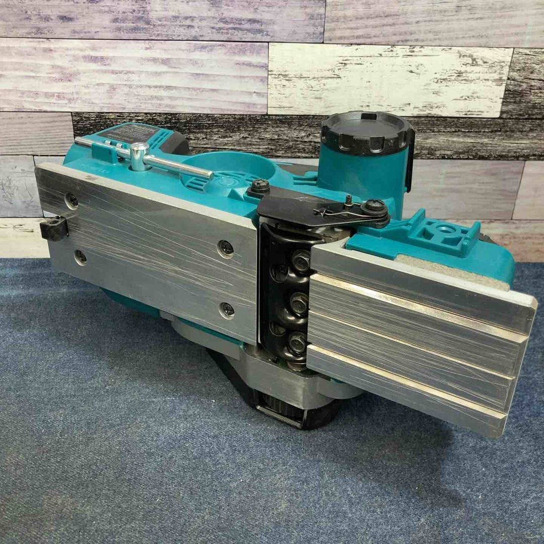 ★マキタ(makita) 82mmコードレスカンナ KP181DZ【八潮店】