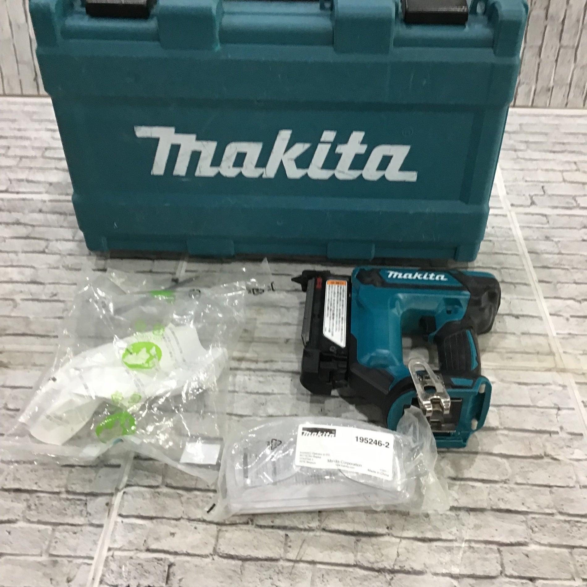 ☆マキタ(makita) コードレスピンネイラ PT353DZK ☆マキタ(makita) コードレスピンネイラ PT353DZK