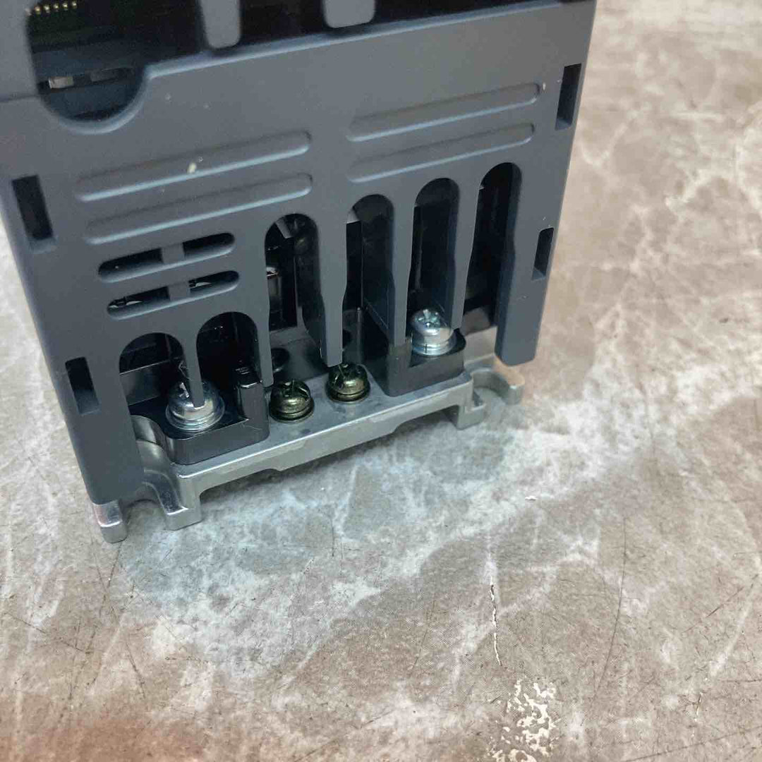 三菱電機 汎用インバータ FREQROL-D700 FR-D720-0.2K【八潮店】