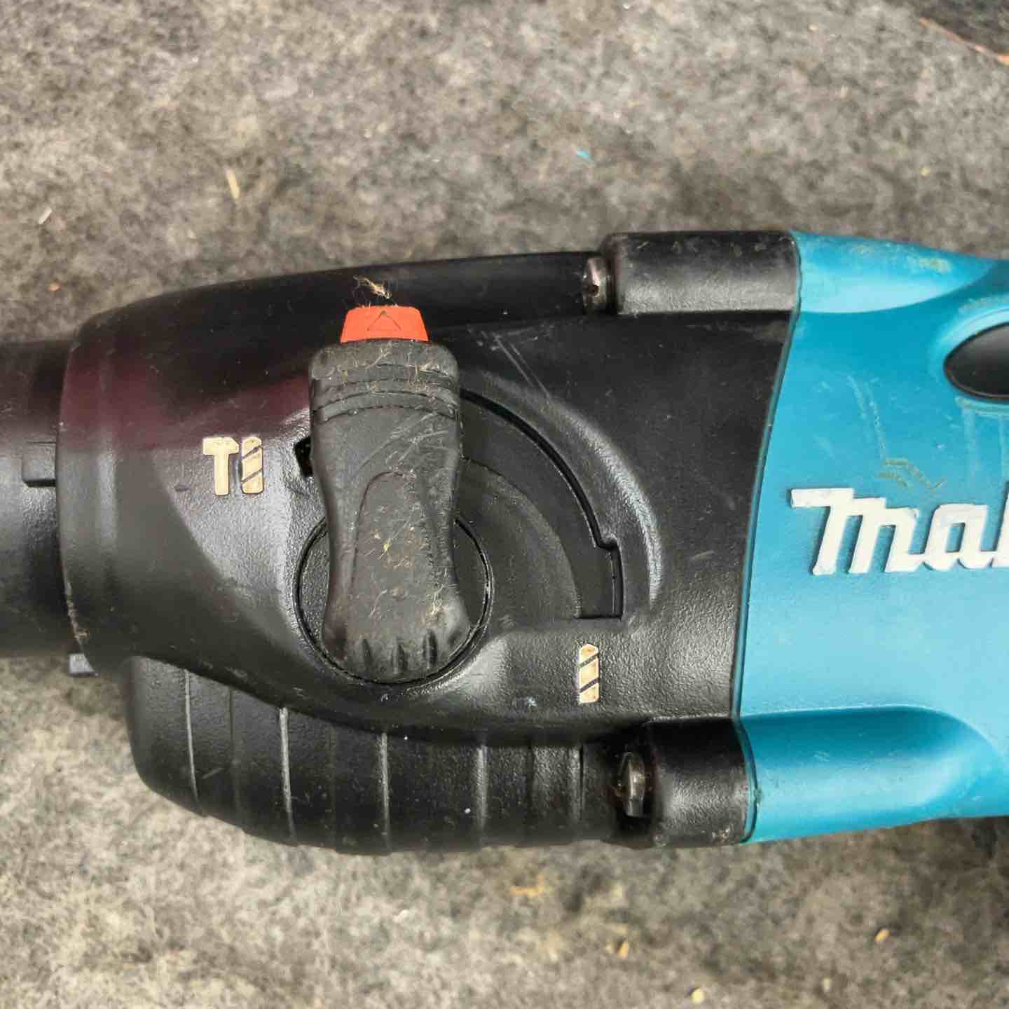 ☆マキタ(makita) コードレスハンマドリル HR162DRFX【鴻巣店