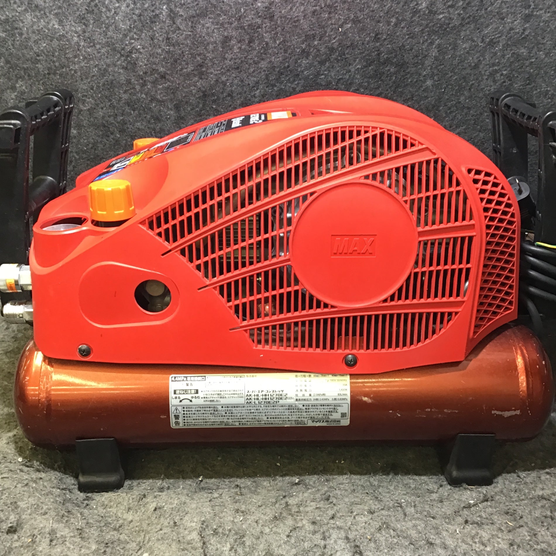 中古品・充填時間:約5分】マックス(MAX) エアコンプレッサー AK