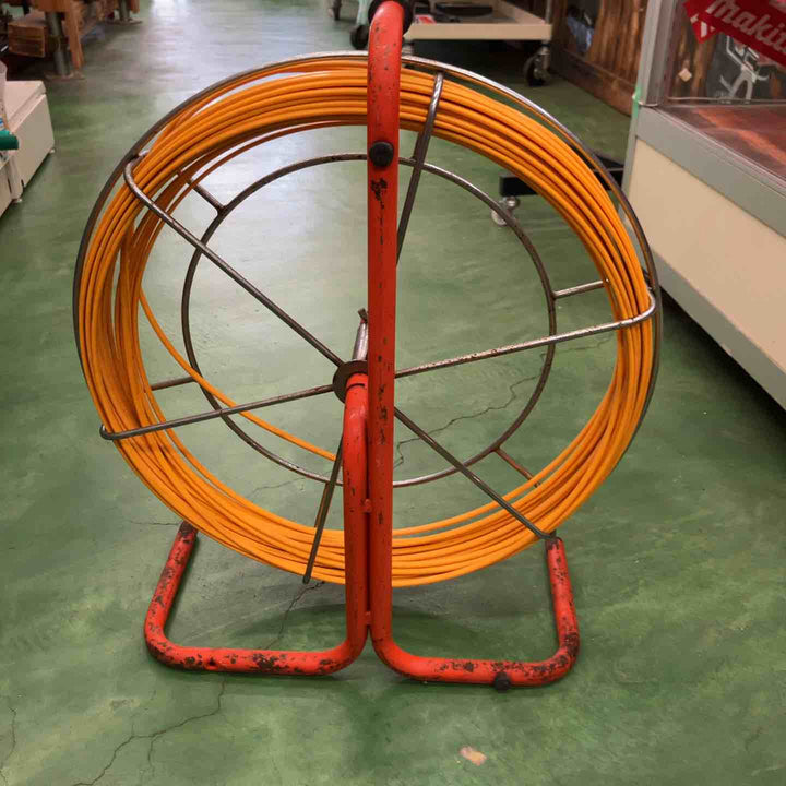【中古品】ミノル工業 スーパーイエロー 通線ワイヤ リールタイプ E-4101R 約30m【桶川店】
