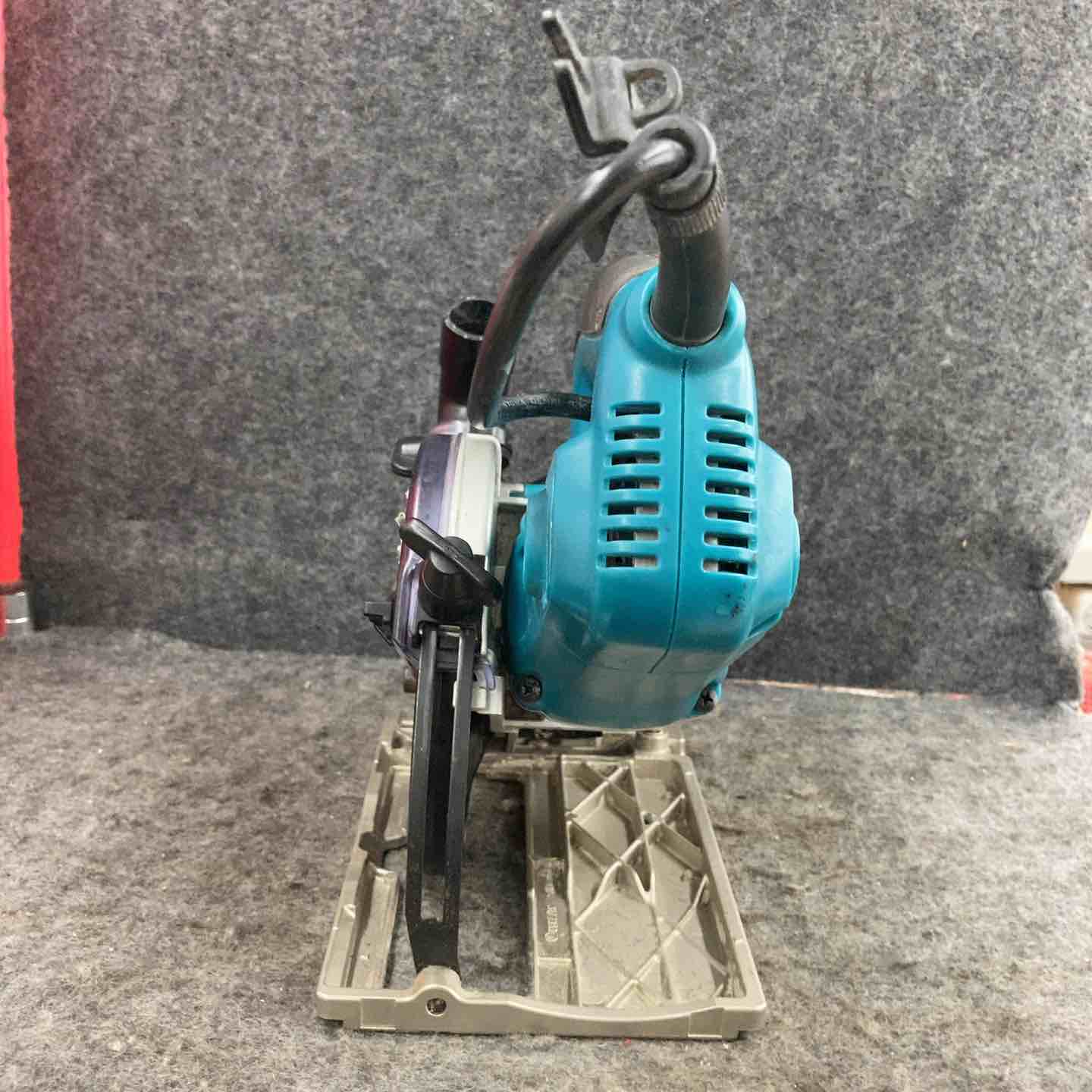 【現状品】★マキタ(makita) 125mm防じん丸のこ 5205FX【鴻巣店】 現状品】☆マキタ(makita) 125mm防じん丸のこ 5205FX【鴻巣店