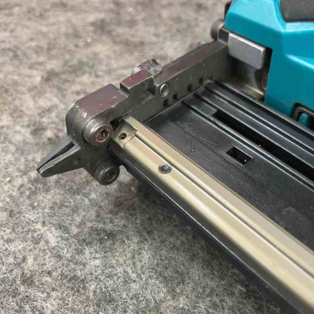 ★マキタ(makita) コードレスピンネイラ PT353DZ【鴻巣店】