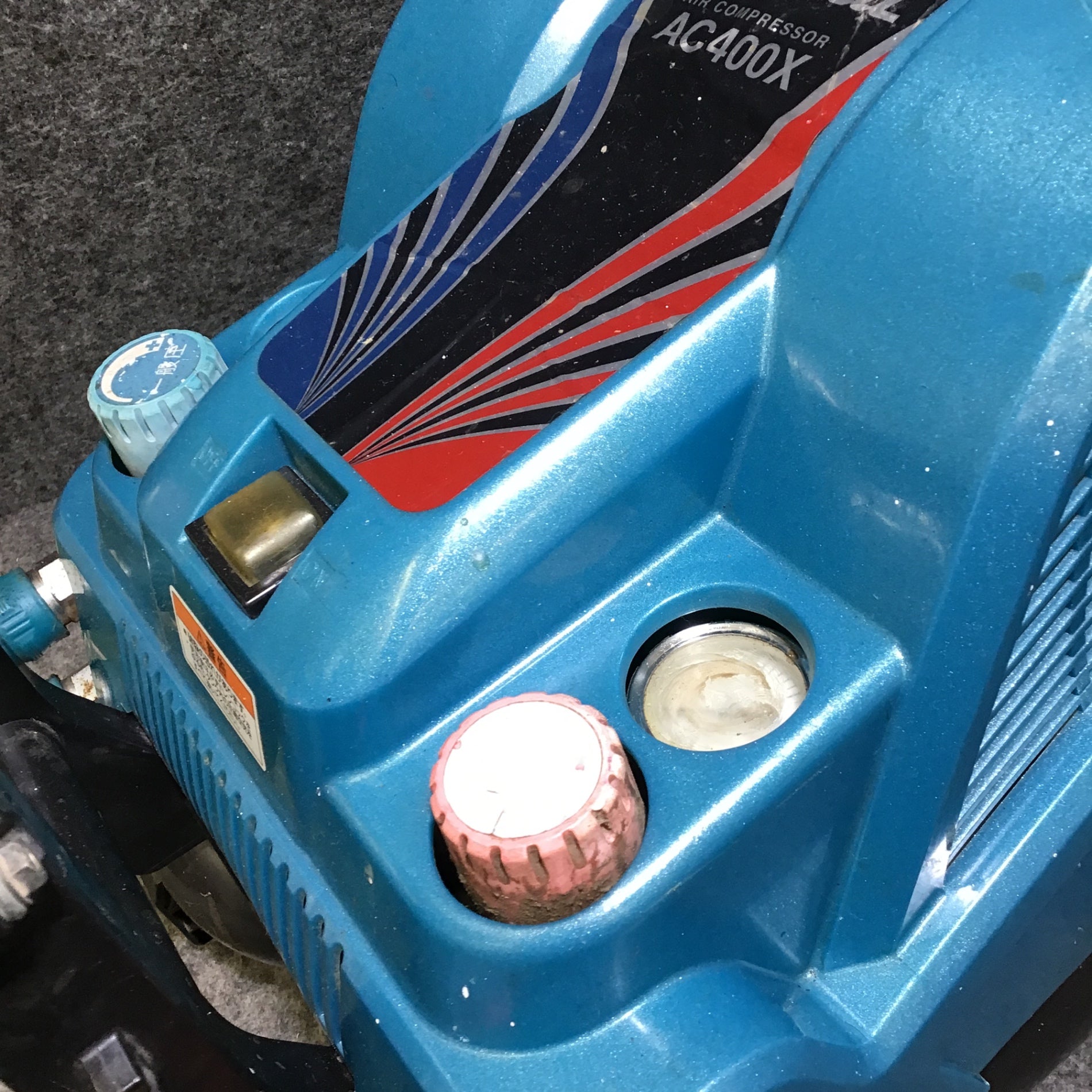 中古品】マキタ(makita) エアコンプレッサー AC400XL ※タンク内圧力計