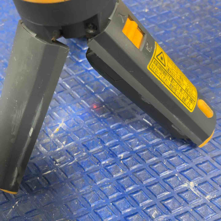 ◇パナソニック(Panasonic) レーザー墨出し器 墨出し名人 十字・地墨 BTL1100Y【草加店】