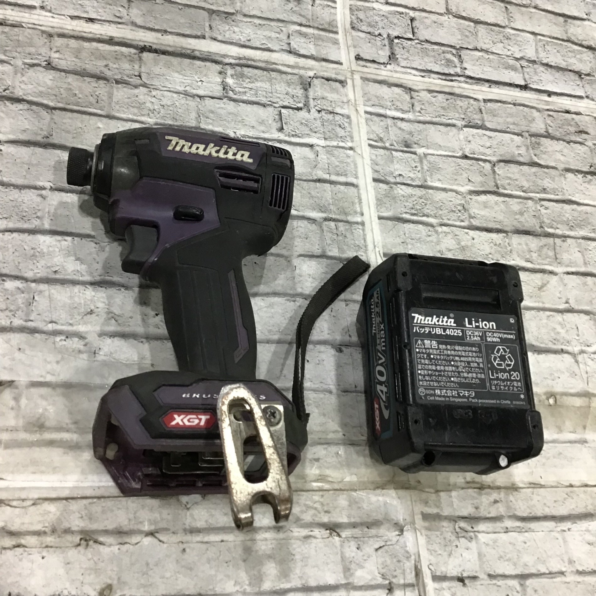 ミニケース付□マキタ (7-2)マキタ インパクトドライバ　TD171 新品ケース、充電器付き 7.2V 充電式ペンインパクト