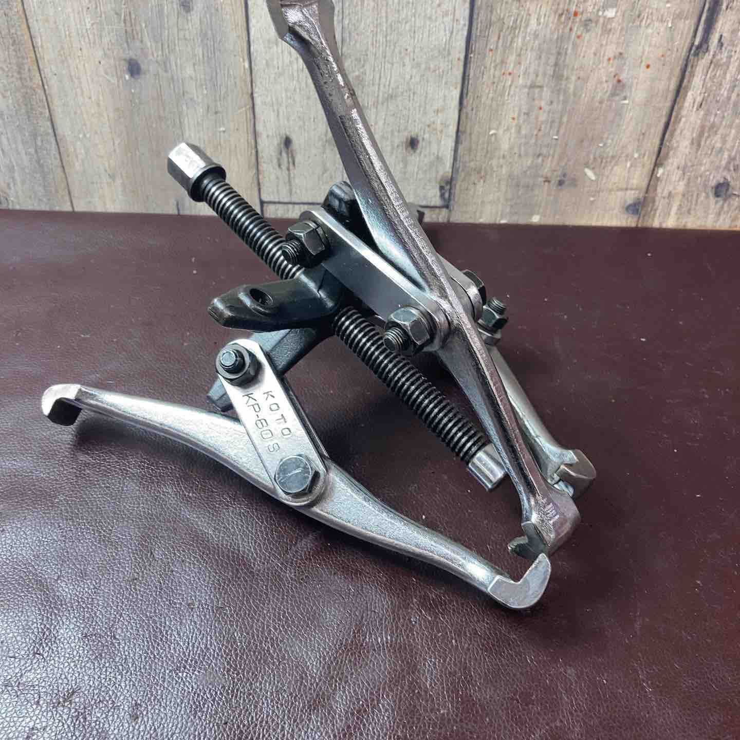 富士製作所 SX-203 電動シルバーウィンチ 100V【市川行徳店】【店頭取引限定】【中古】管理番号：ITMDIBWVDQRO 富士製作所 電動ウインチ シルバーウインチ SX-203 単相100V [大型