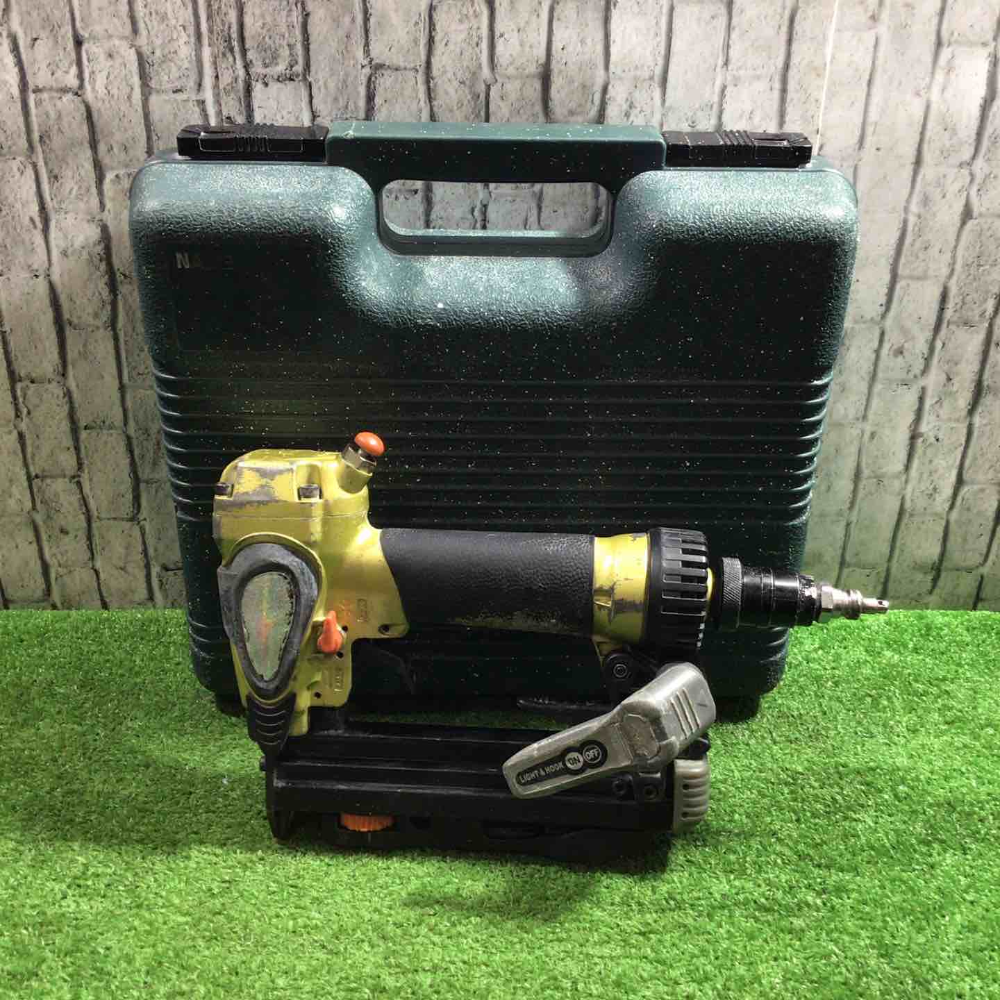 中古 日立工機(HiKOKI) 25mm高圧エアタッカー N2504HMB 新でん 