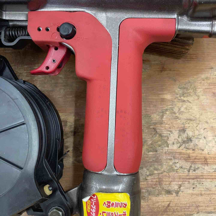 ◇マックス(MAX) 高圧コンクリート用エア釘打ち機 HN-120A グリップに落とせない汚れあり【柏店】
