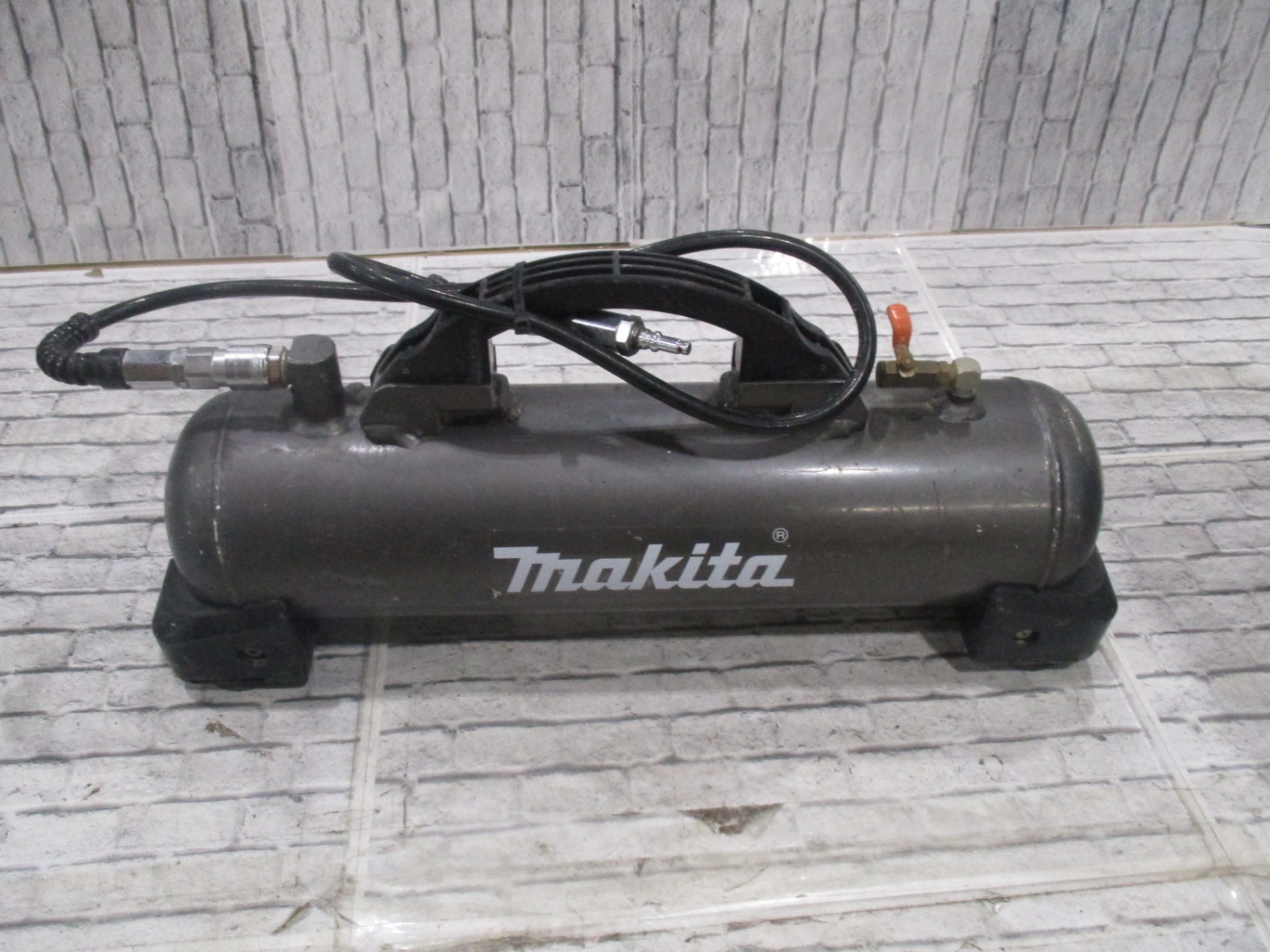 マキタ(makita) 高圧増設補助タンク A-49878 接続ホース付き！【川口店 