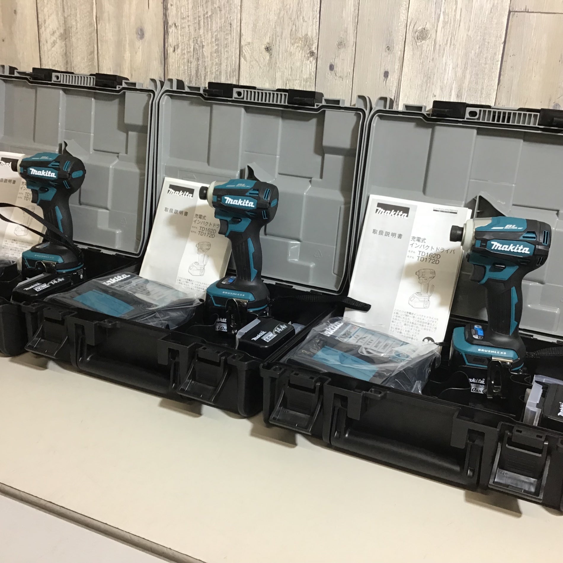 マキタ 充電式 インパクトドライバ 14.4V TD 140D