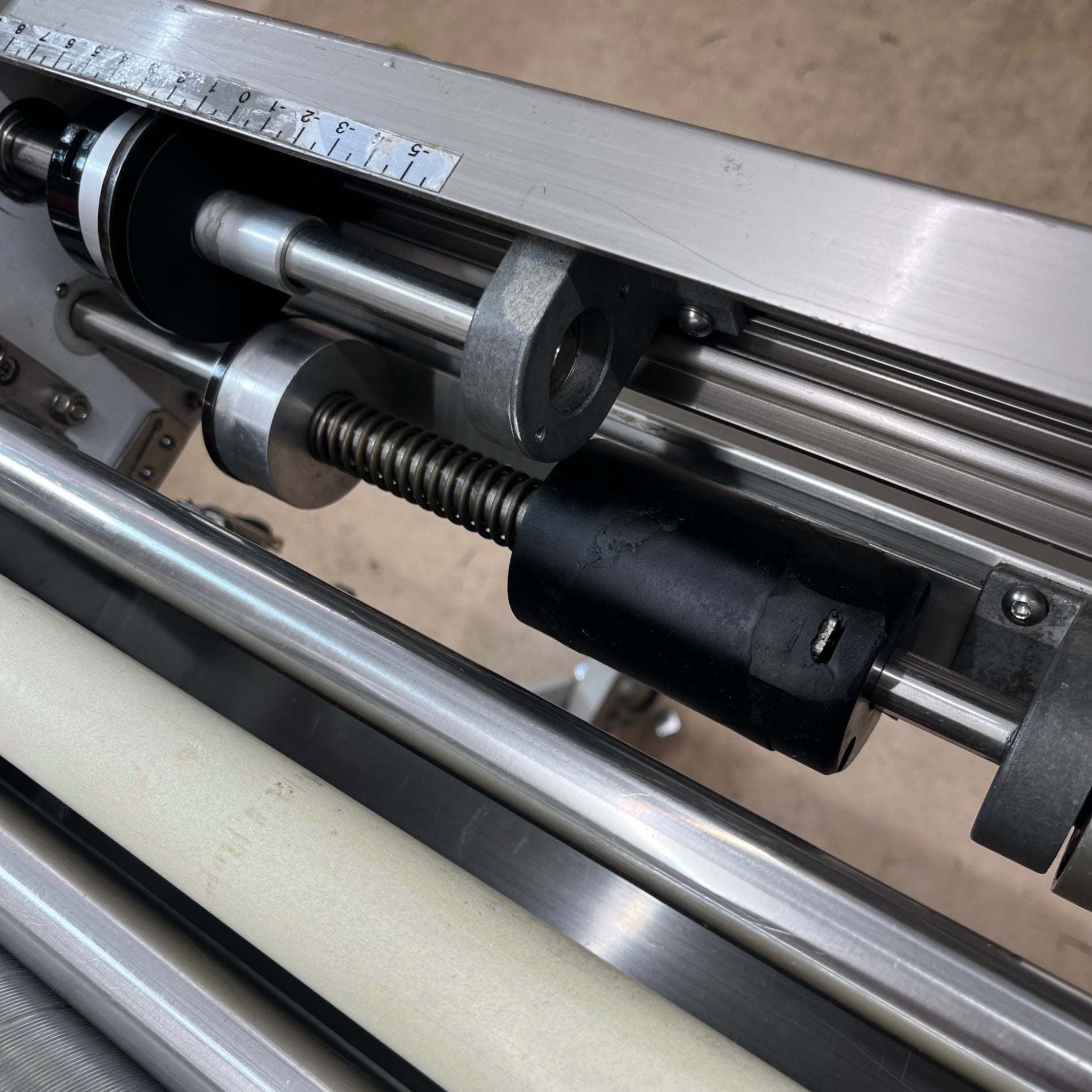 極東産機 HIB-VL 自動糊付け機【野田愛宕店】【店頭取引限定】【中古】管理番号：ITR5LOV52DV1 中古品/店頭受取り限定】◇KLASS(旧:極東産機)自動壁紙糊付け機 HB-VL