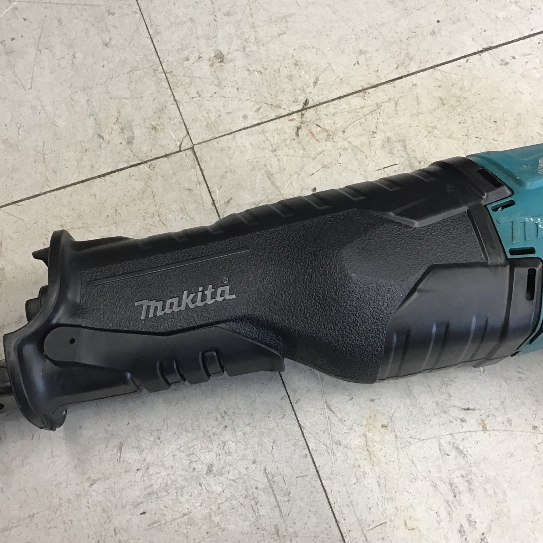 中古品】 ◎メンテ済み◎ マキタ/makita コードレスレシプロソー