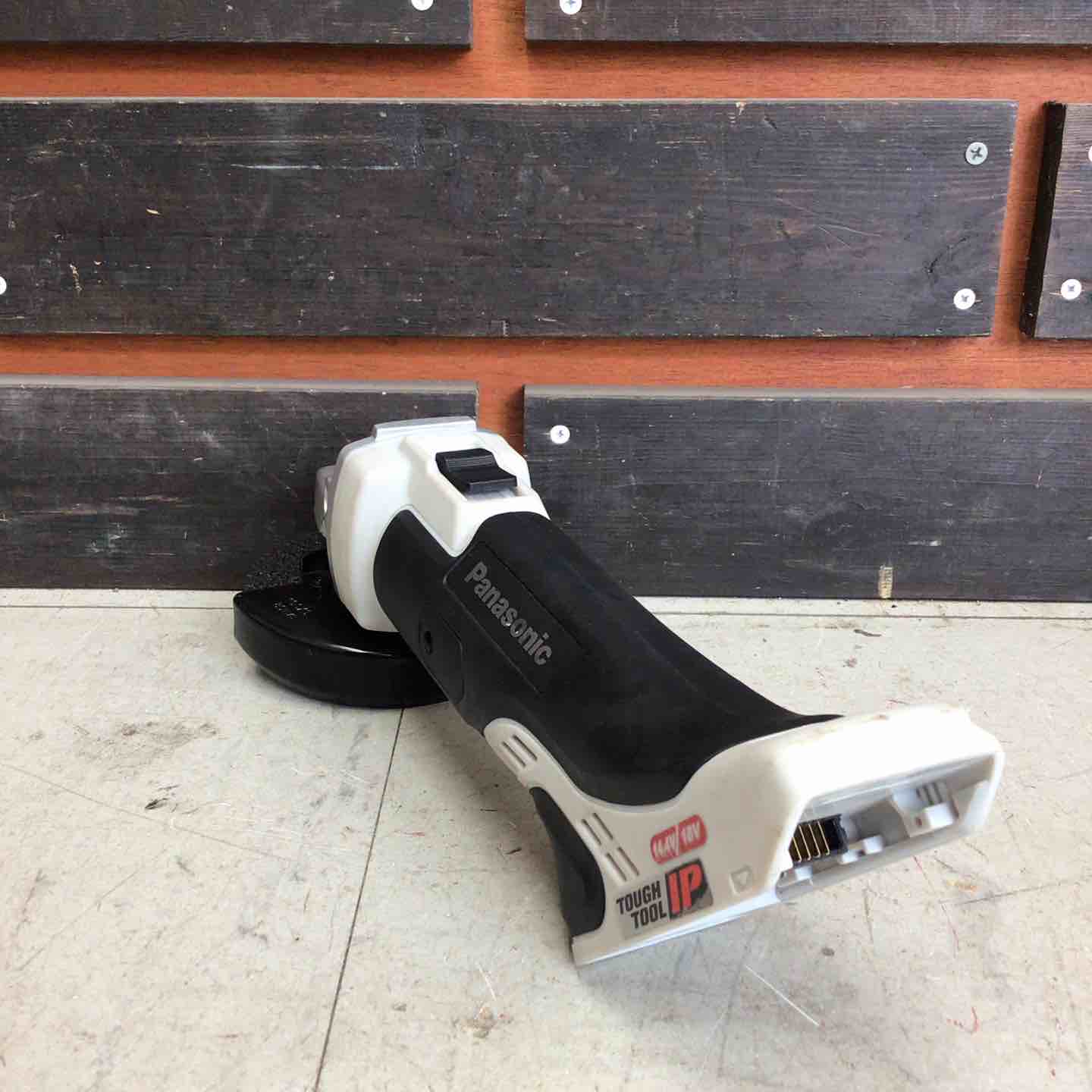 中古品】 パナソニック/Panasonic 充電ディスクグラインダー EZ46A1