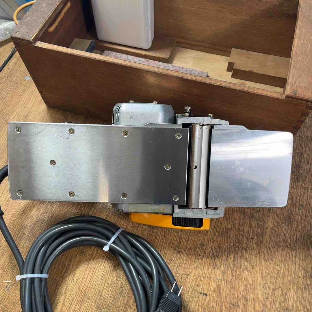 マキタ(makita) 2スピードカンナ 1804K 幅136mm【岩槻店】