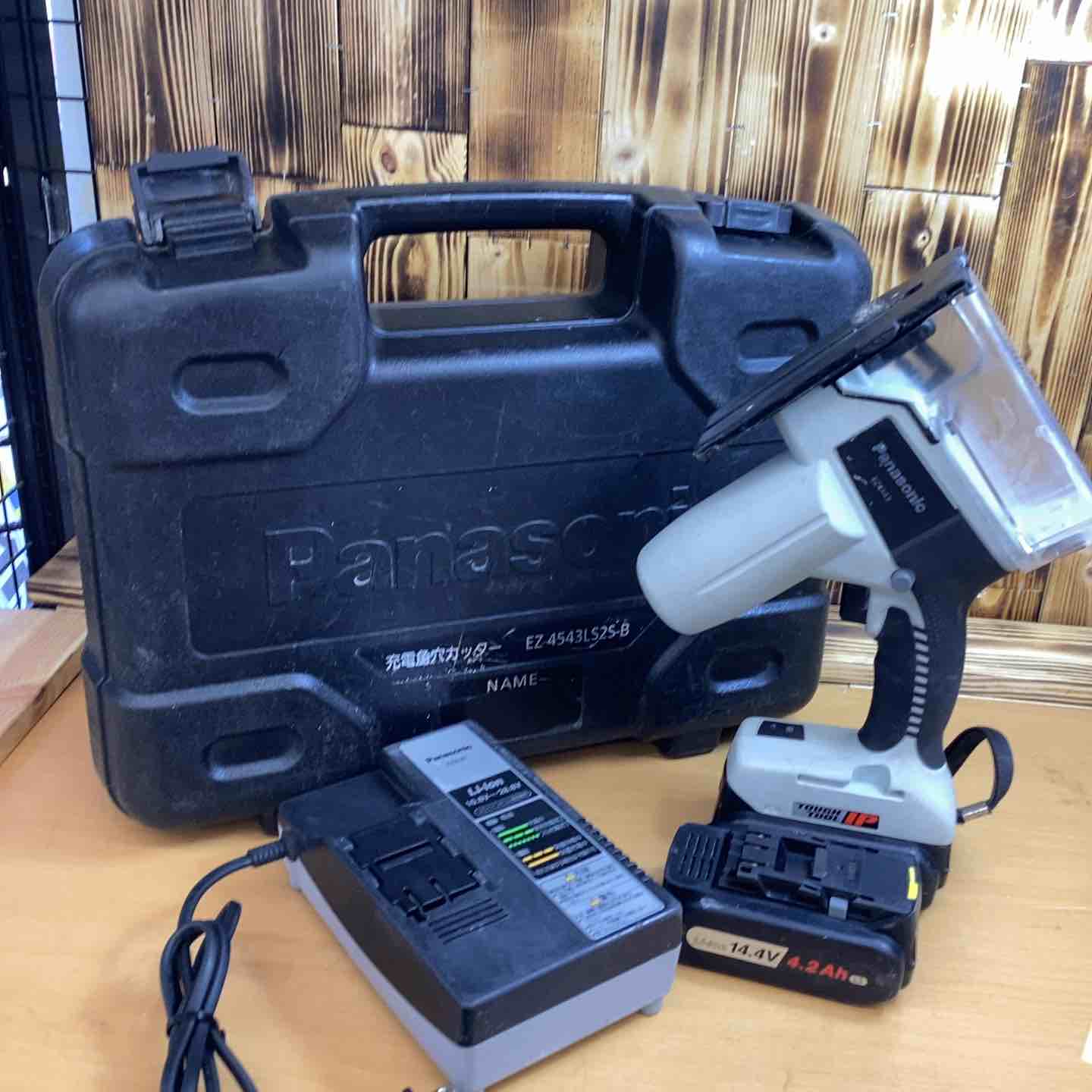 ◇パナソニック(Panasonic) コードレス角穴カッター EZ4543LS2S