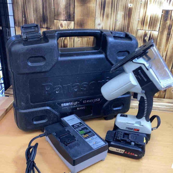 ◇パナソニック(Panasonic) コードレス角穴カッター EZ4543LS2S-B【越谷店】