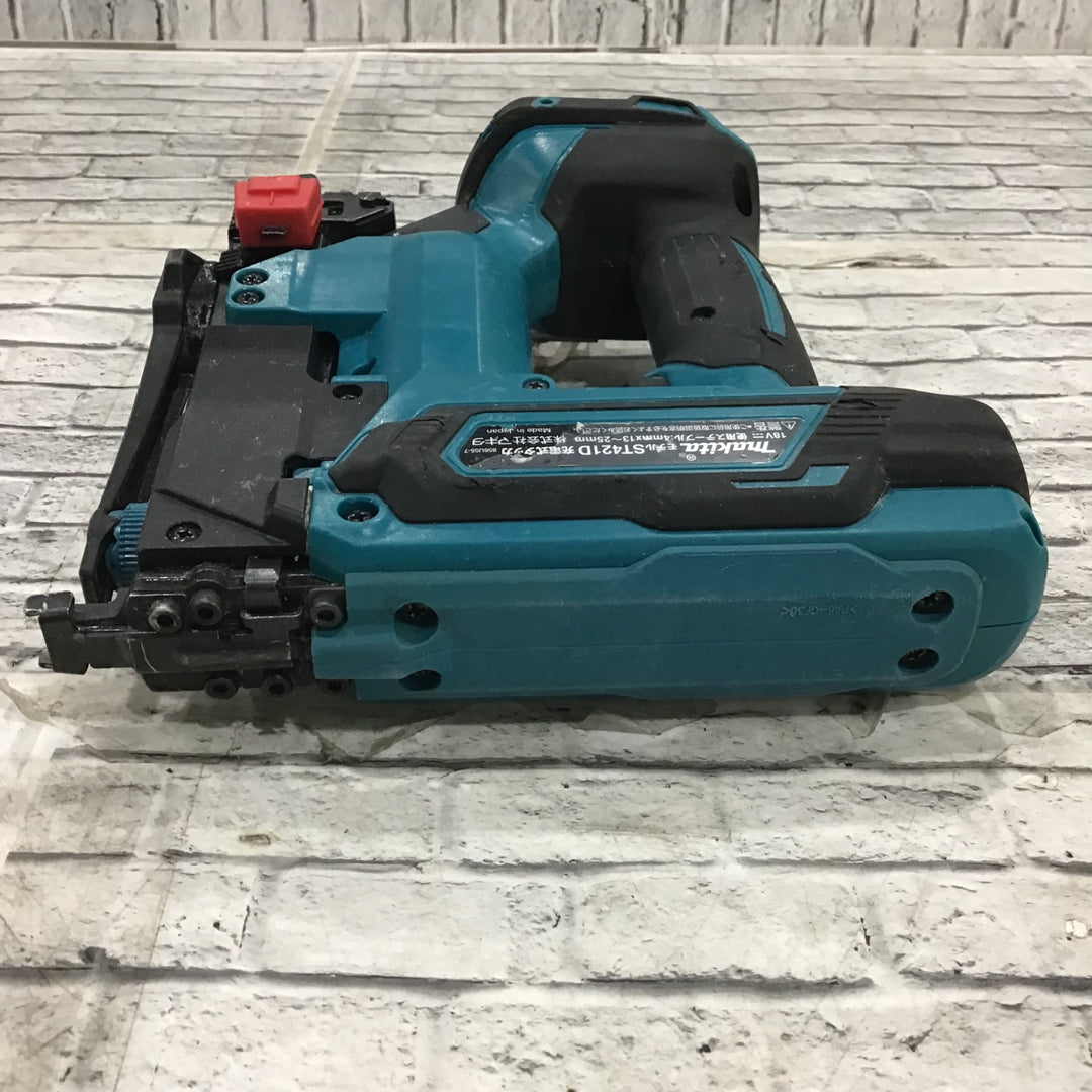 ★マキタ(makita) コードレスタッカー ST421DZK【川口店】