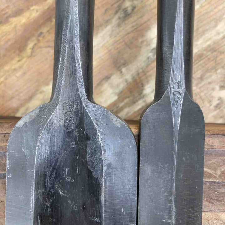 【中古品】　銘不明 突き鑿 2本組 「●村」 のみ 和工具 大工道具【柏店】