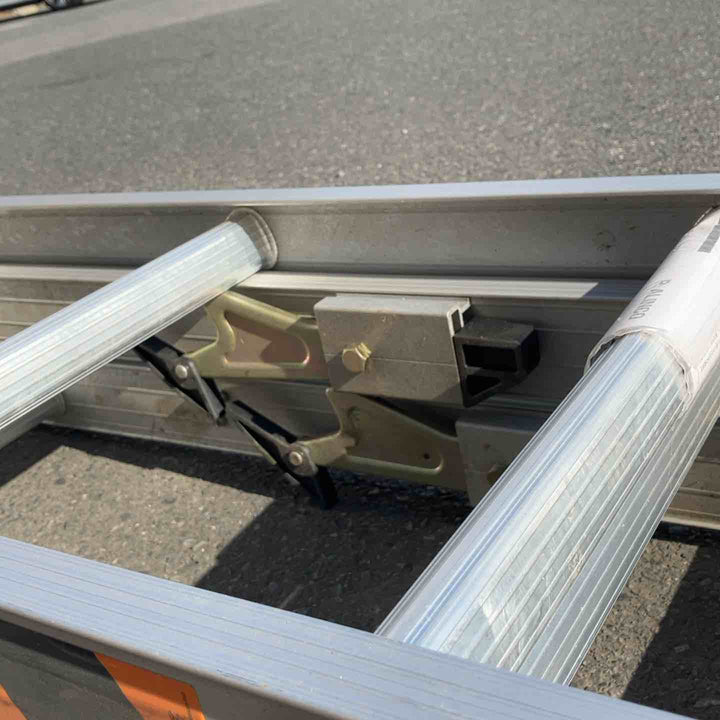 【中古品／店頭受取り限定】アルインコ　TRN-83G　3連はしご【八潮店】