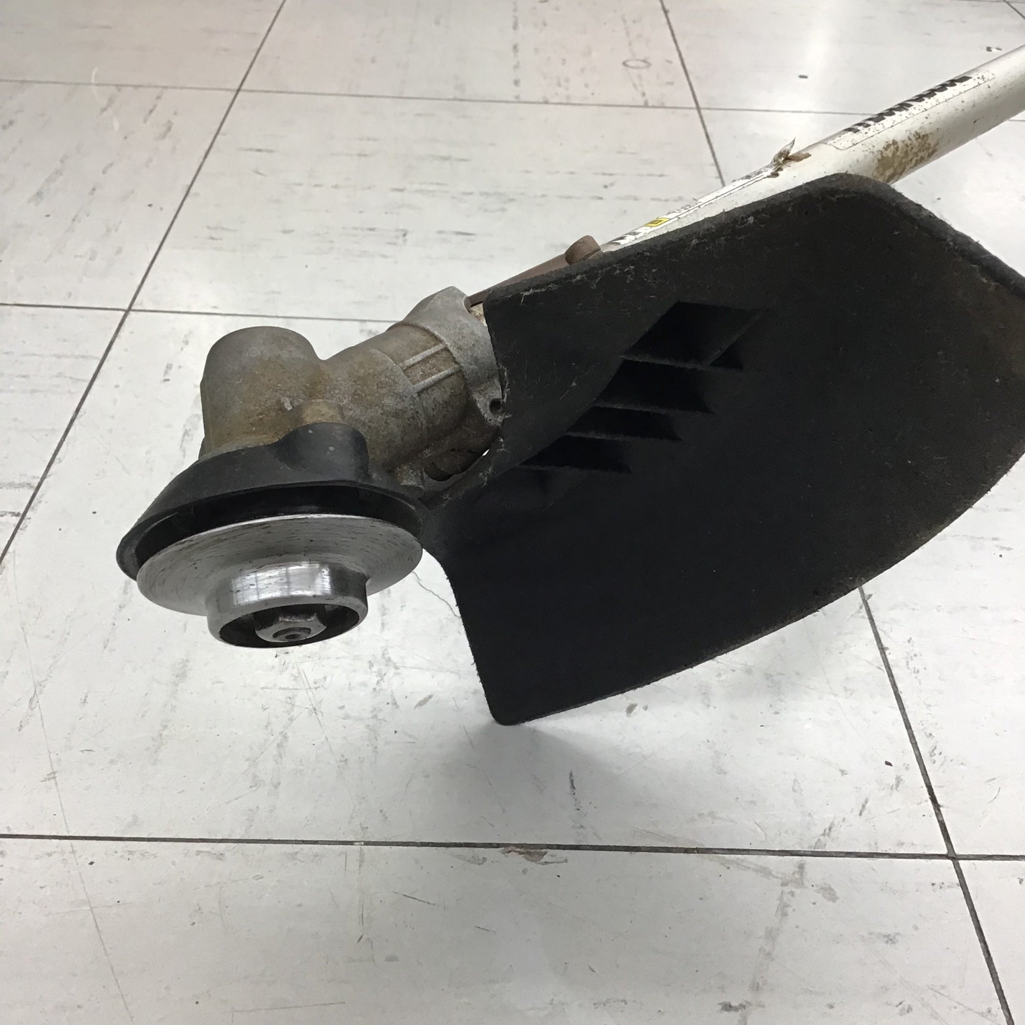 店頭引き取り限定】◎メンテ済み◎ マキタ/makita エンジン刈払機