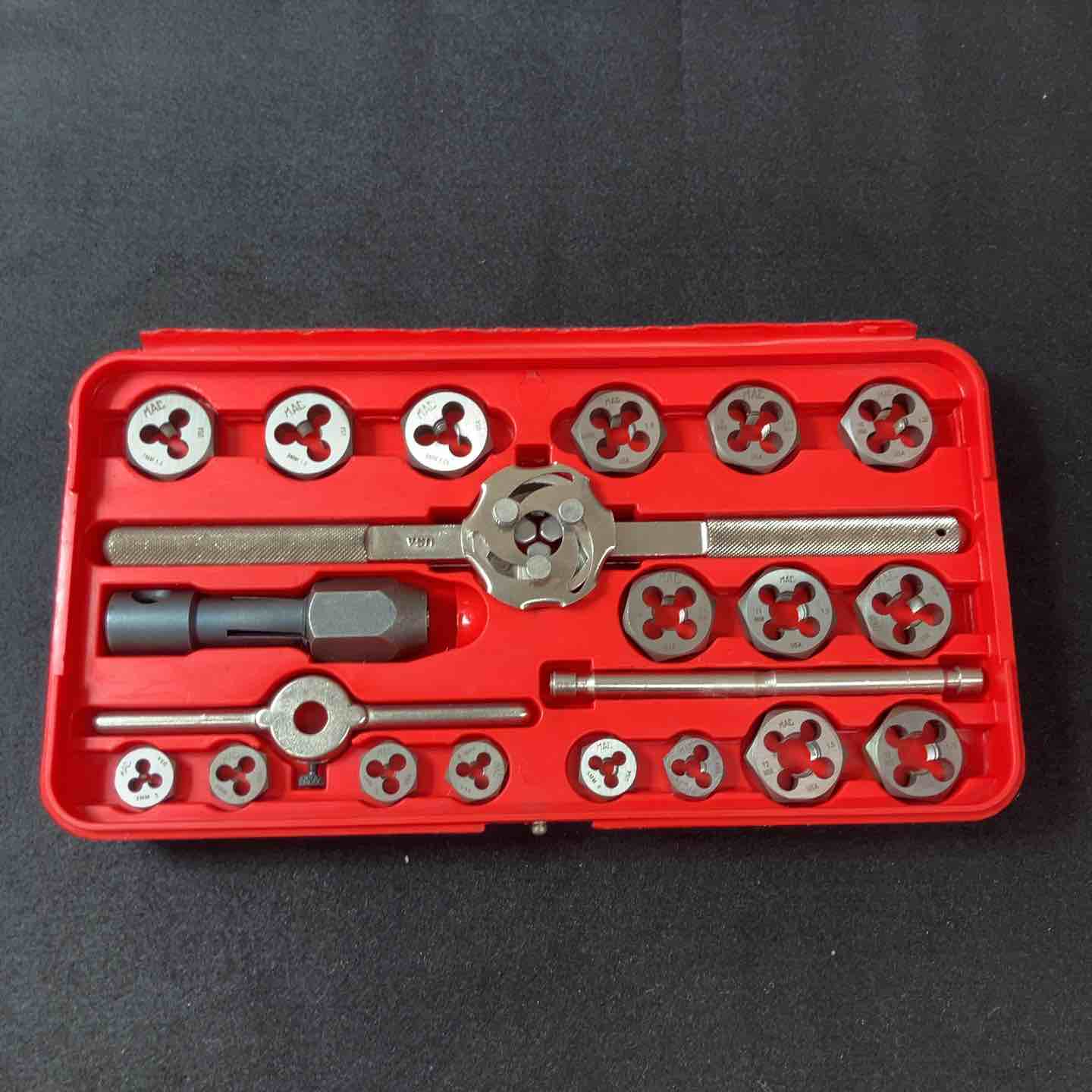 【中古品】 マックツール(MACTOOLS) No.8017TS タップダイスセット 【東大和店】 中古品】 マックツール(MACTOOLS) No.8017TS タップダイスセット
