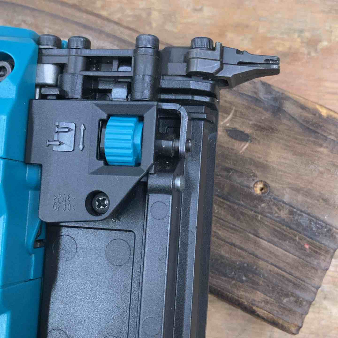 ★マキタ(makita) 40Vmaxコードレスフィニッシュネイラ FN001GZK 本体+ケース【柏店】