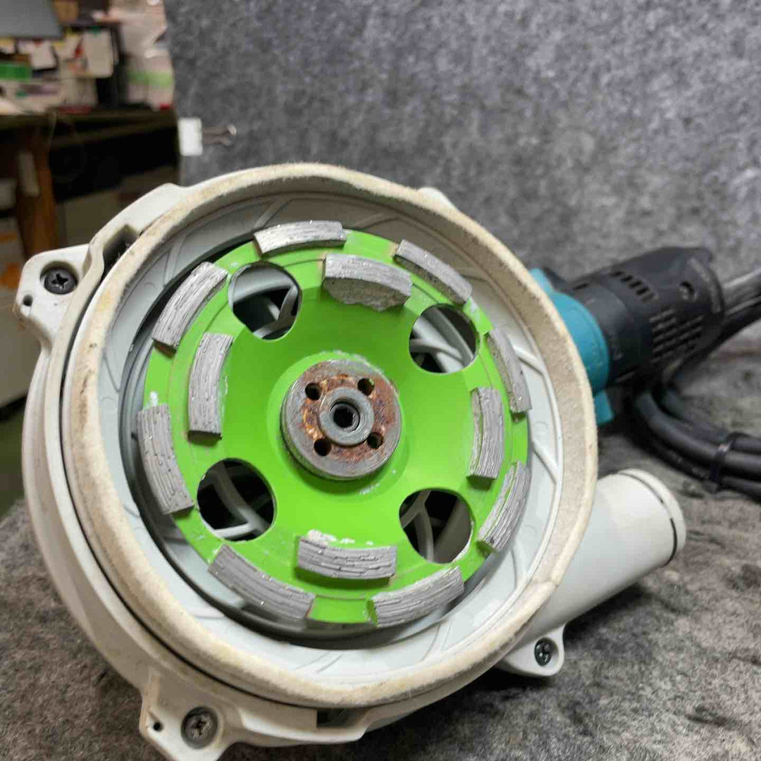 マキタ(makita) 100mmディスクグラインダ 9533B 集塵アタッチメント付【桶川店】
