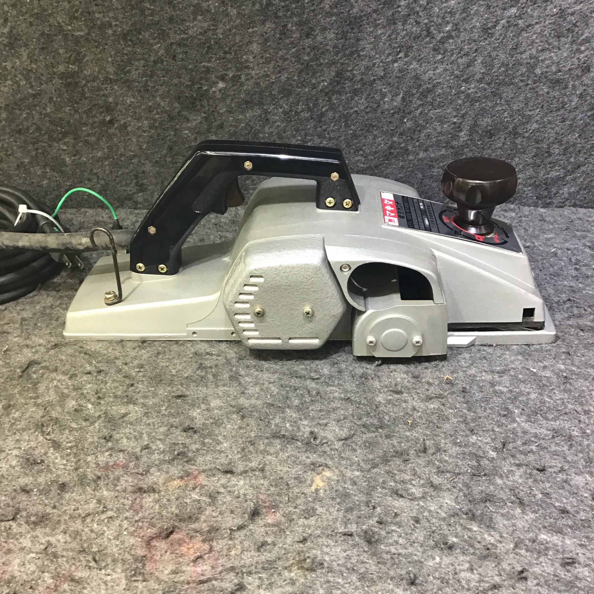 中古品※※刃に欠けあり※※】マキタ(makita) 電気カンナ 1805N【桶川店