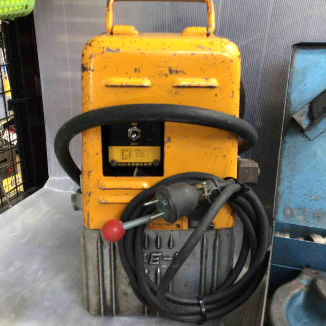 ◇泉精器(IZUMI) 電動リモコン式油圧ポンプ R14E-F SH-70 付き【草加店】