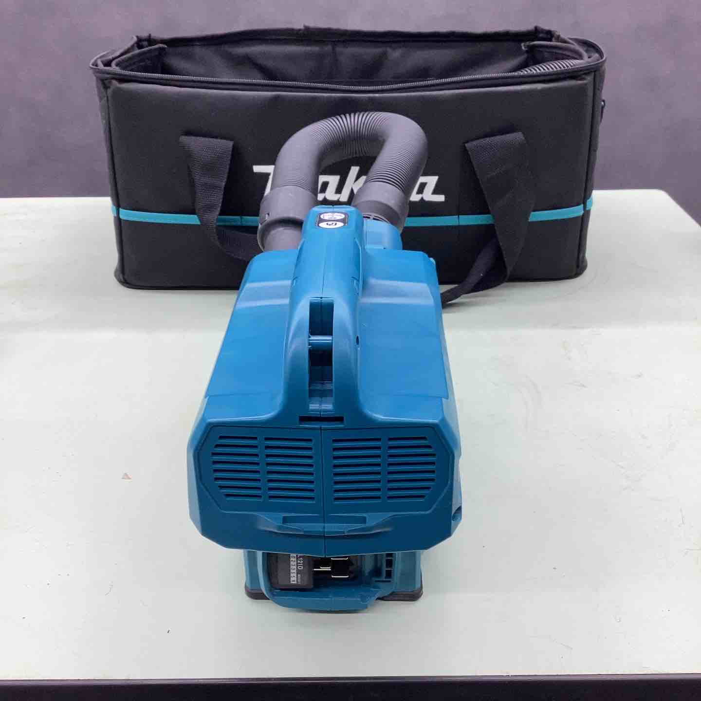 ☆マキタ(makita) コードレス掃除機(充電式クリーナー) CL121DZ【越谷