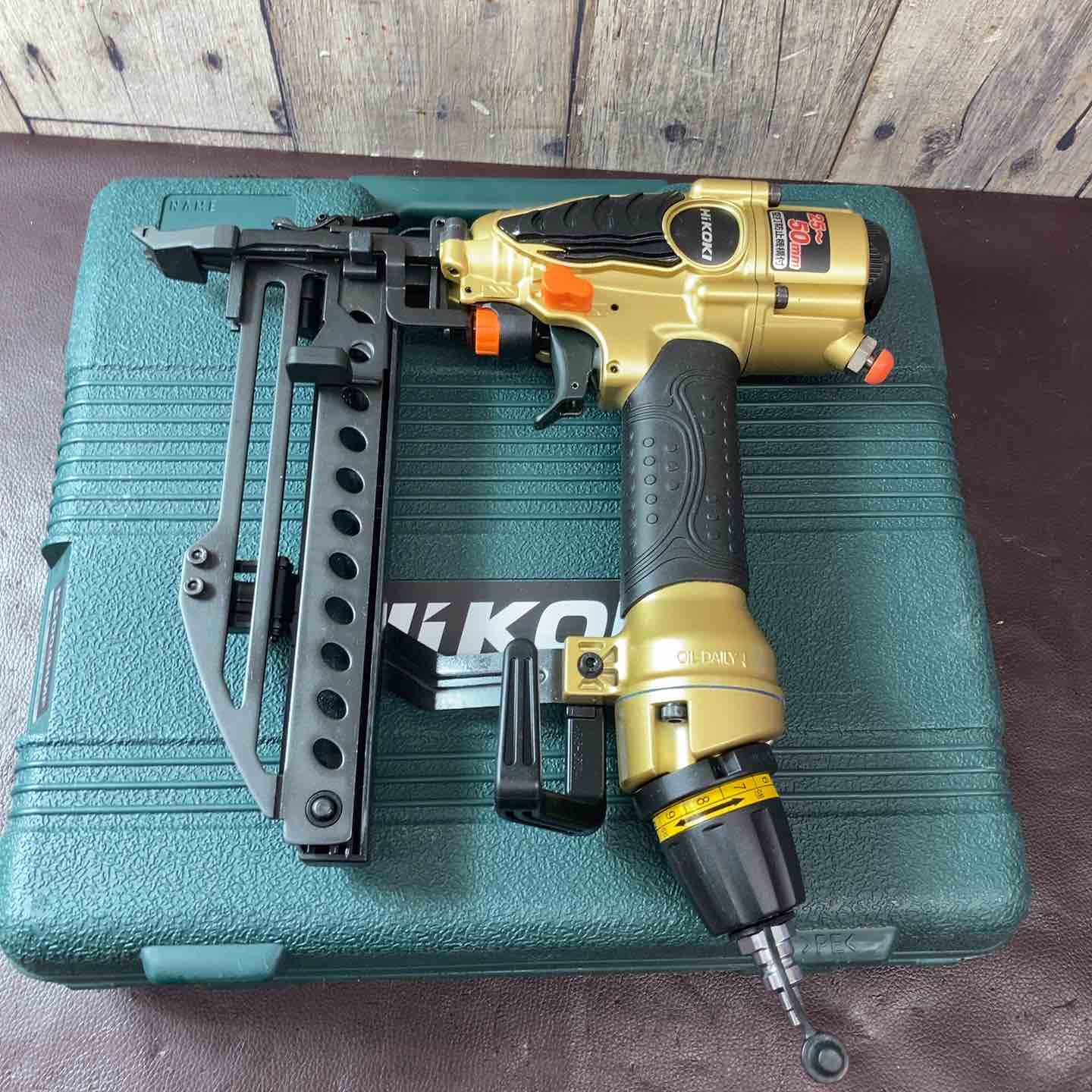高圧フロアタッカ 日立工機 25－50mm HITACHI N5004HMF エアーツール 