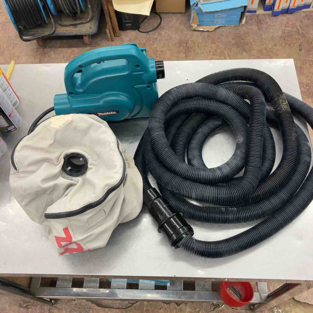 マキタ 450(P) 充電式 小型集じん機 18V【市川行徳店】【店頭取引限定】【中古】管理番号：ITLHX937ZE92 マキタ 小型集じん機450(P) 451(P)用ダストバッグコンプリート A-35667