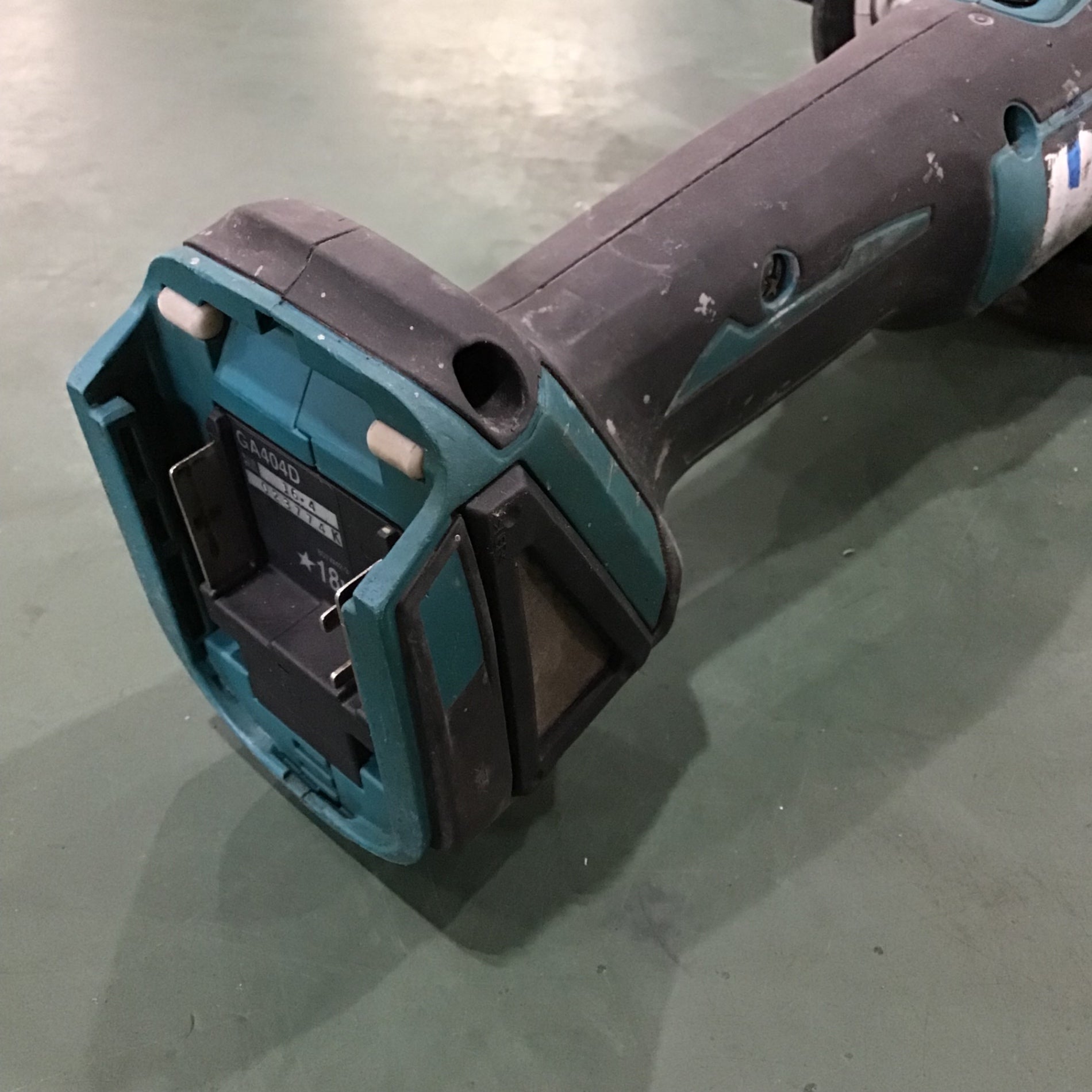 ☆マキタ(makita) 100mmコードレスディスクグラインダー GA404DZ【川口