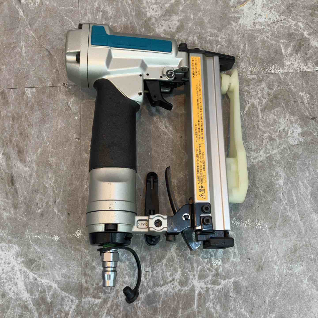 ◇マキタ(makita) 常圧エアタッカ 10mm AT1025AK【八潮店】