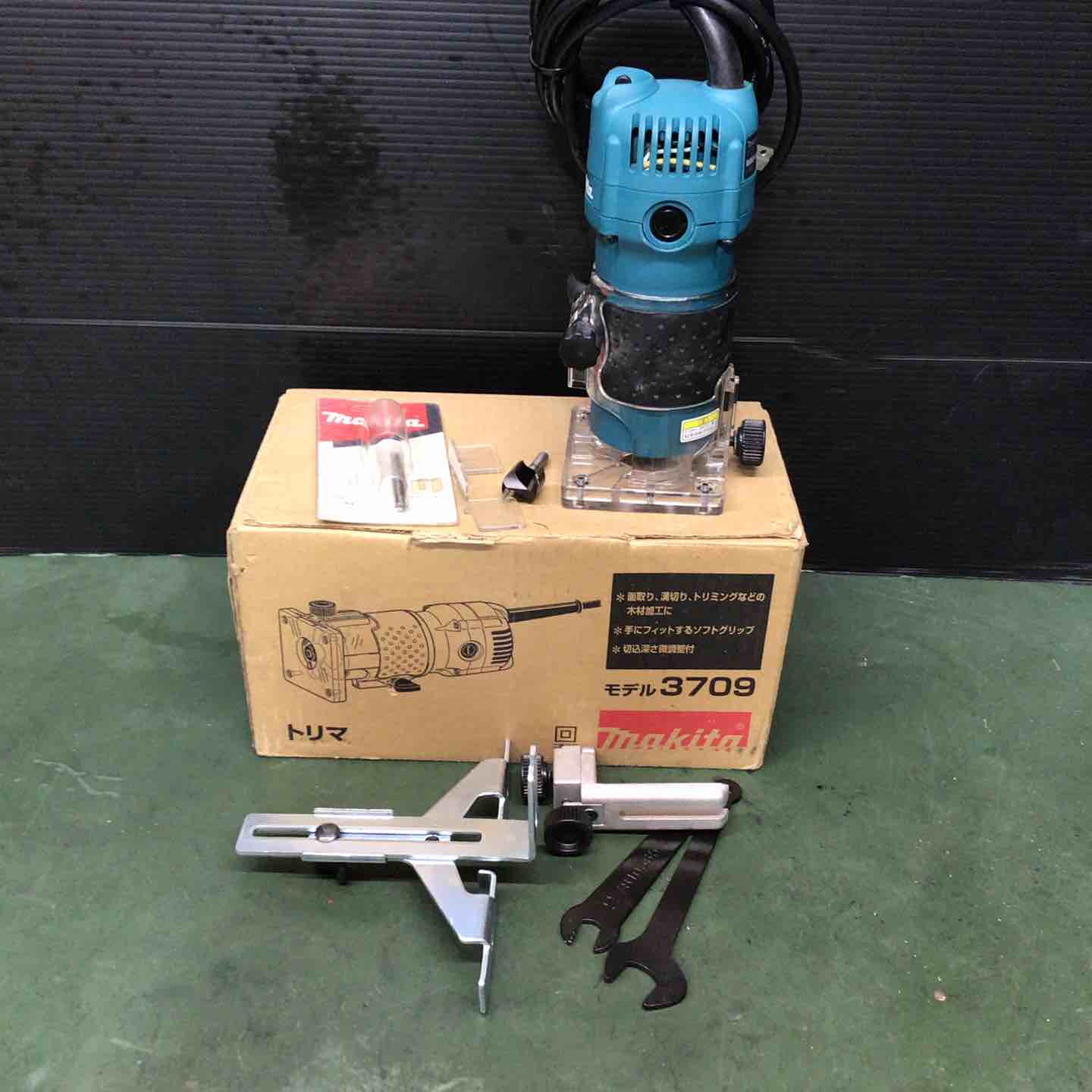 受け渡し決定　makita　トリマー Amazon | マキタ(Makita) 充電式トリマ18V(本体のみ) RT50DZ＋ボッシュ
