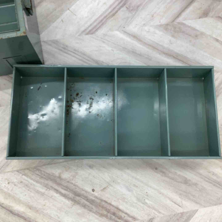 トラスコ ツールボックス 工具箱 F-700 中型車載用工具箱 中皿付 W700×D350×H285 TOOL BOX 配管/収納/荷台/TRUSCO【越谷店】