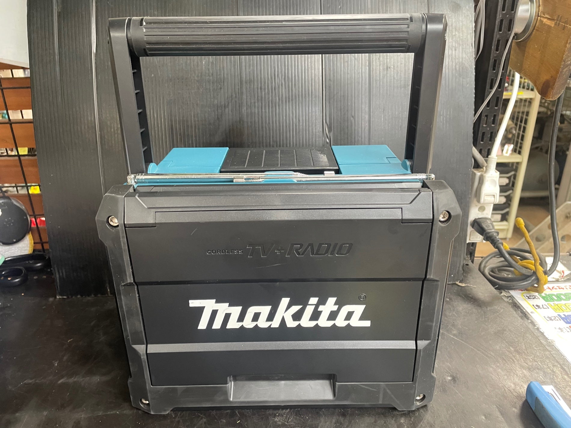 美品　マキタテレビ　TV100 Amazon.co.jp: マキタ 充電式テレビTV100 バッテリ充電器別売: 家電