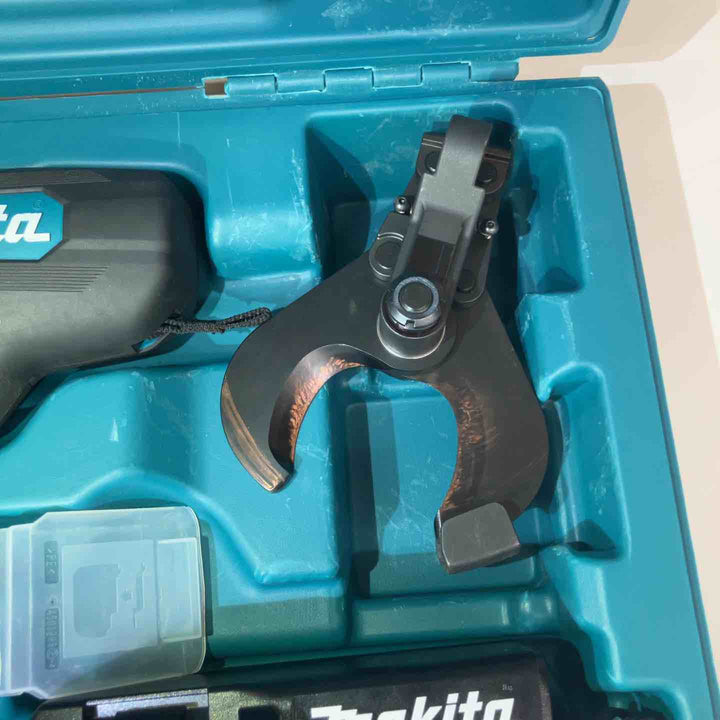 【美品】★マキタ(makita) コードレス圧着機 TC300DRG 充電回数6回　ゴム一個欠品 , ケーブルカッター付き【150AT50YC】【戸田店】