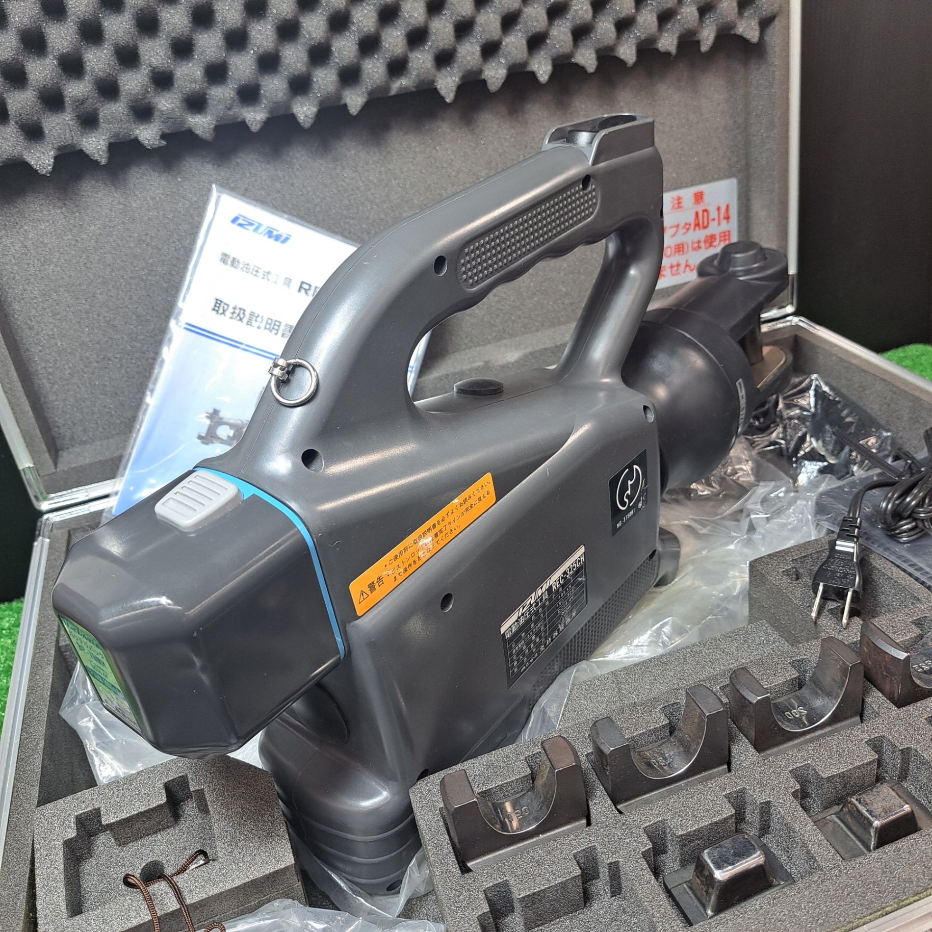 ◇泉精器(IZUMI) コードレス油圧式圧着工具 REC-325CH【岩槻店