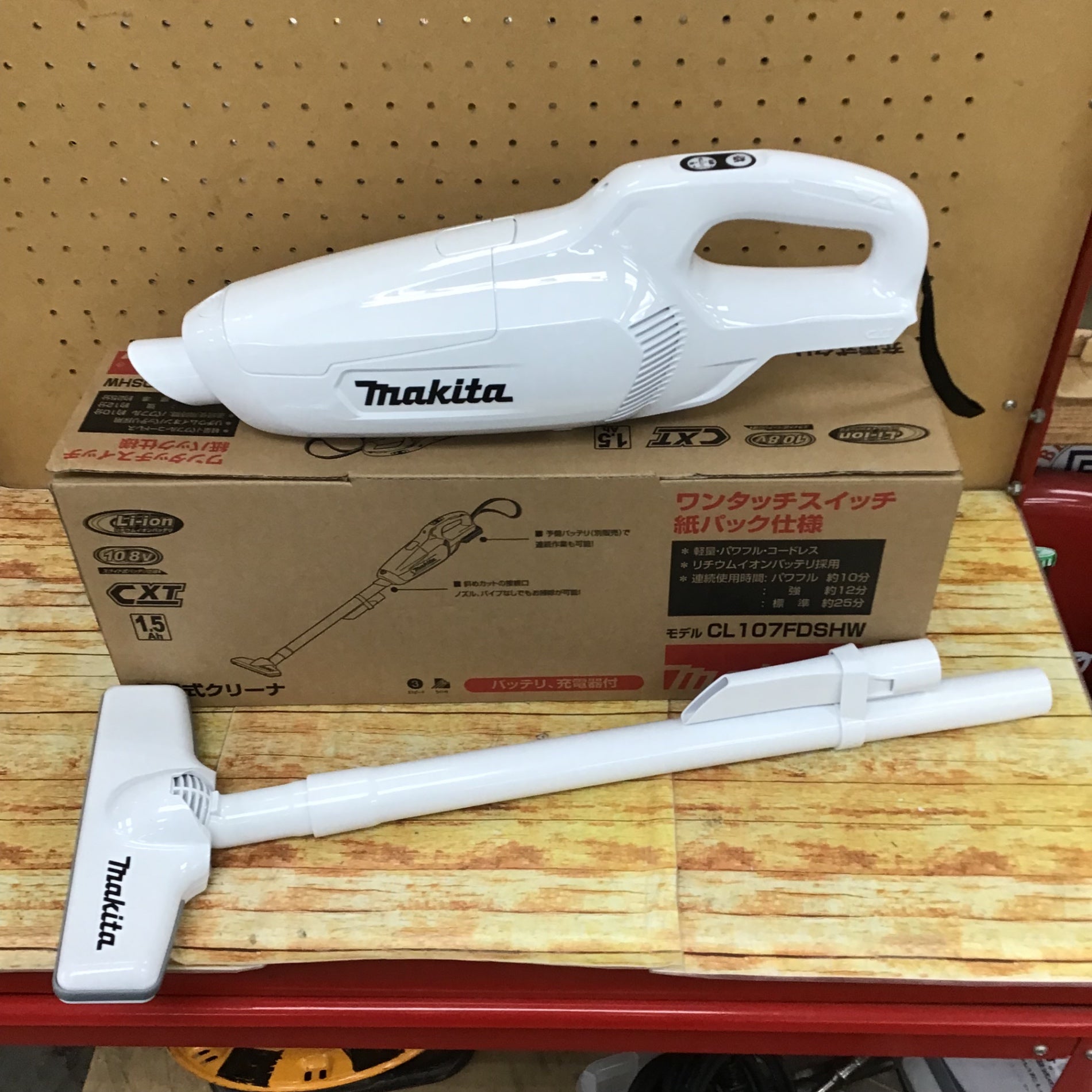 未使用品 マキタ 充電式クリーナ 紙パック仕様 CL107FDSHW 未使用品