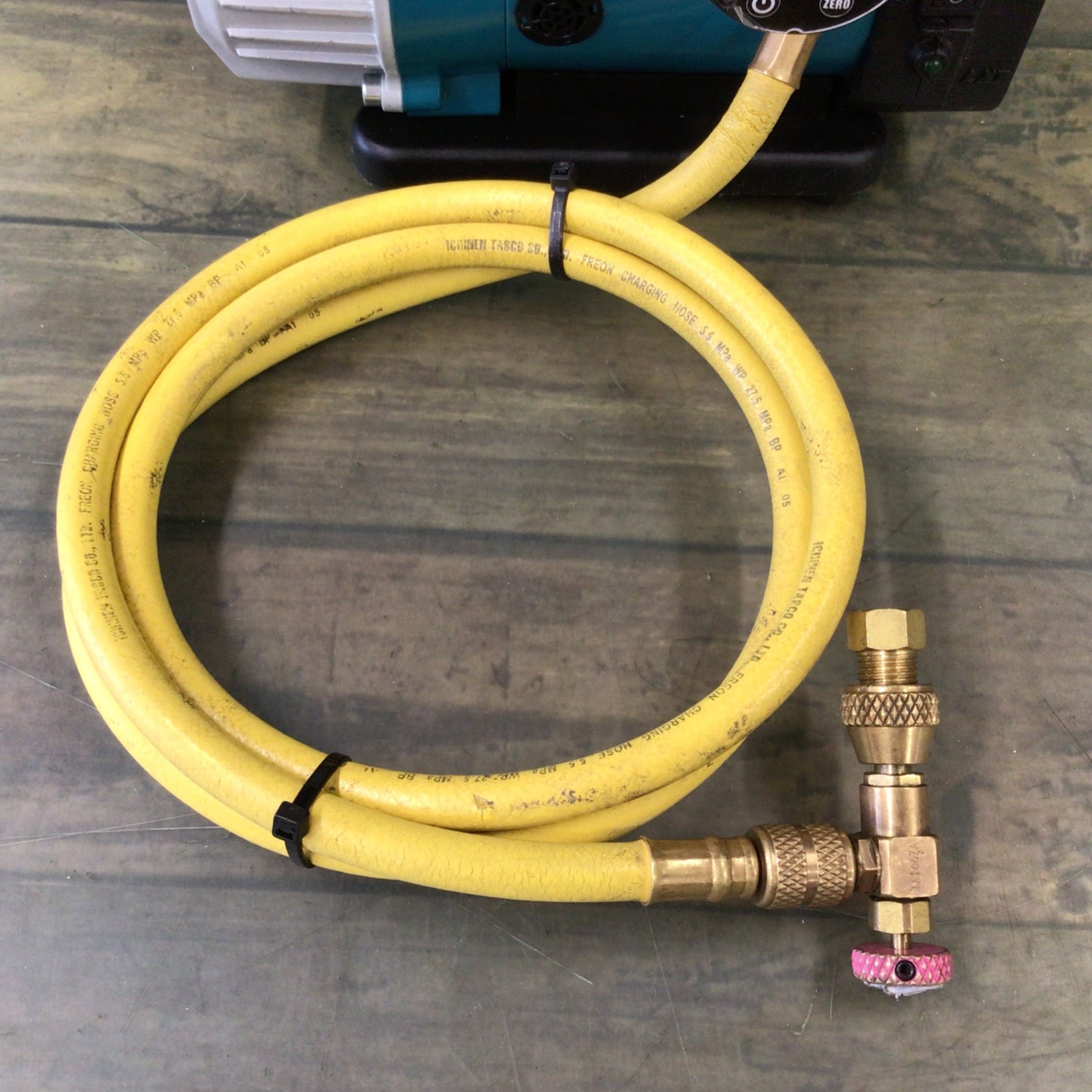 マキタ VP180DZ 充電式真空ポンプ TA141DM/バッテリー1個付【市川行徳店】【店頭取引限定】【中古】管理番号：IT3YMFGGWHBM マキタ（makita） 18V 充電式真空ポンプ VP180DZ ※バッテリ・充電器