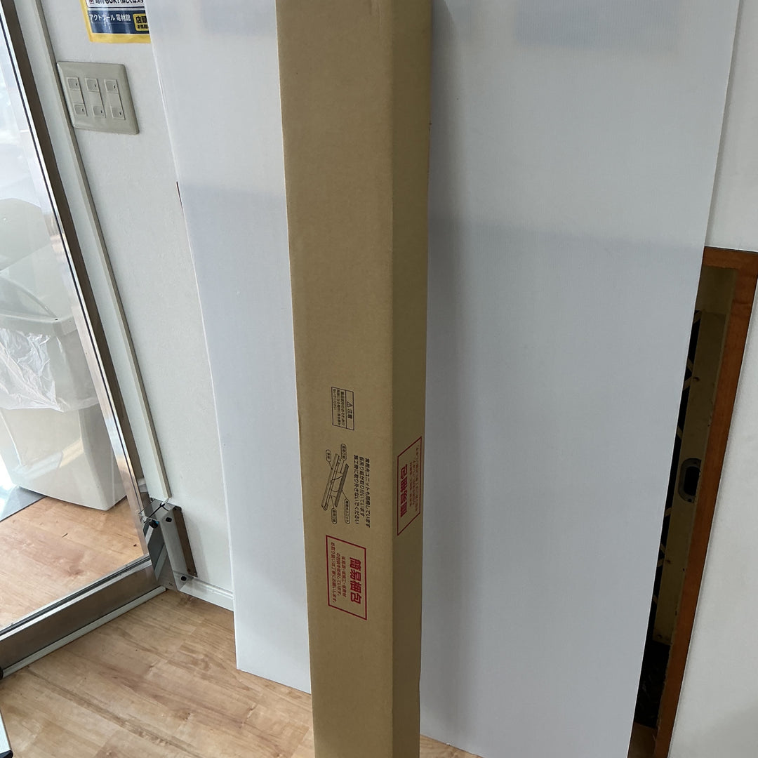 【未使用品】パナソニック(Panasonic) 一体型LED階段灯 NNCF42135LE9 幅1420mm×高160mm③【電材館越谷店】