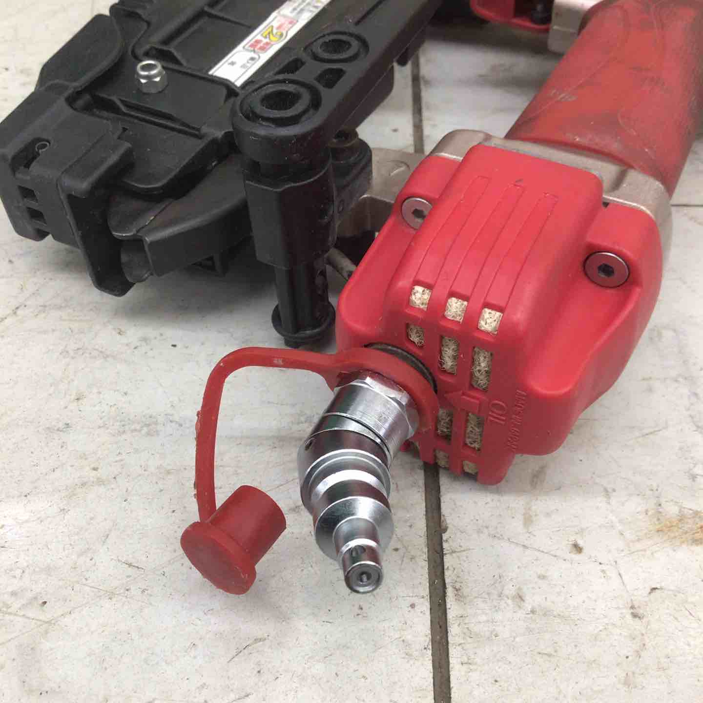 中古品】 マックス/MAX 高圧フロアタッカ HA-50F1(D)/4MAフロア 【鴻巣