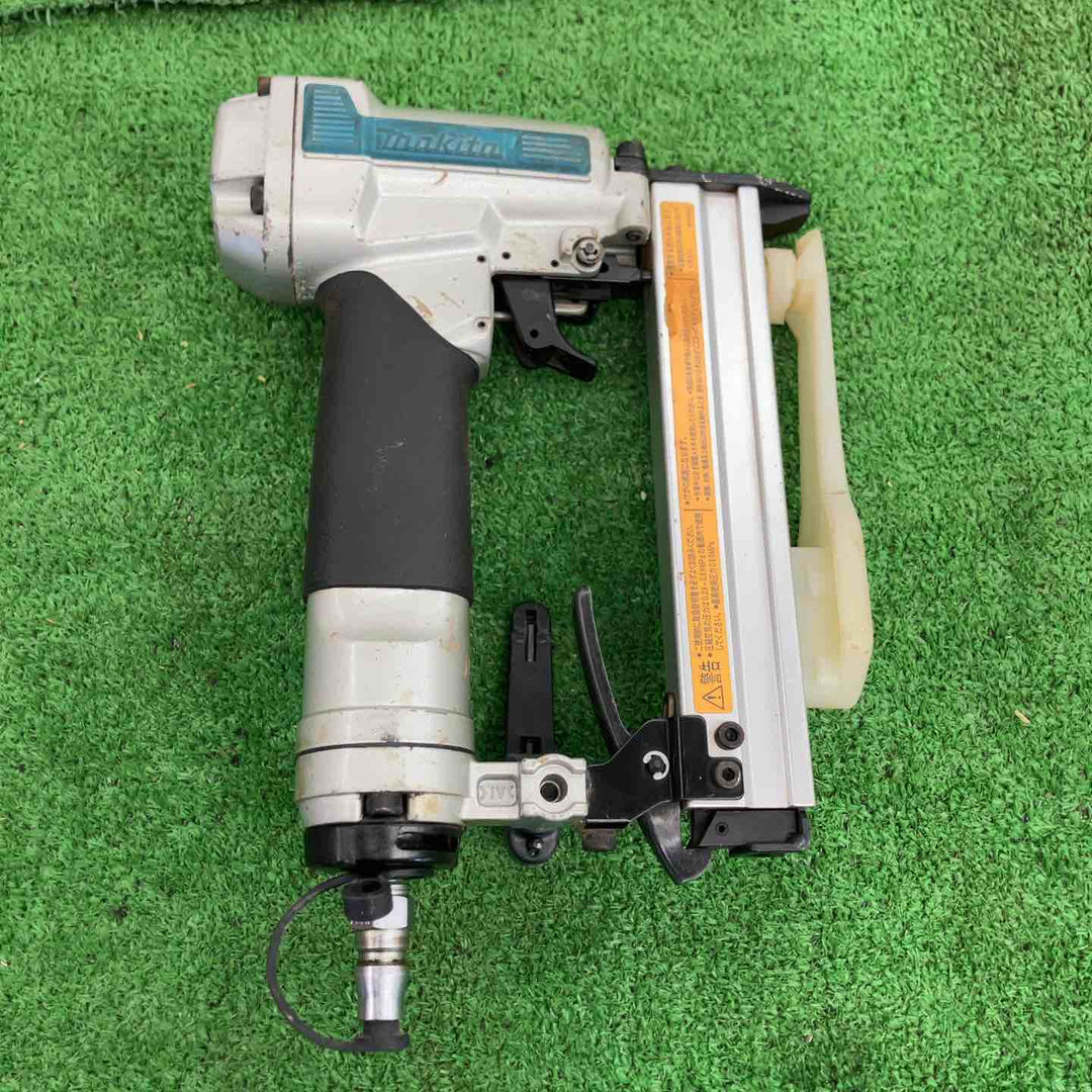 【中古品】 マキタ/makita 常圧エアタッカ・AT425A 【桶川店】