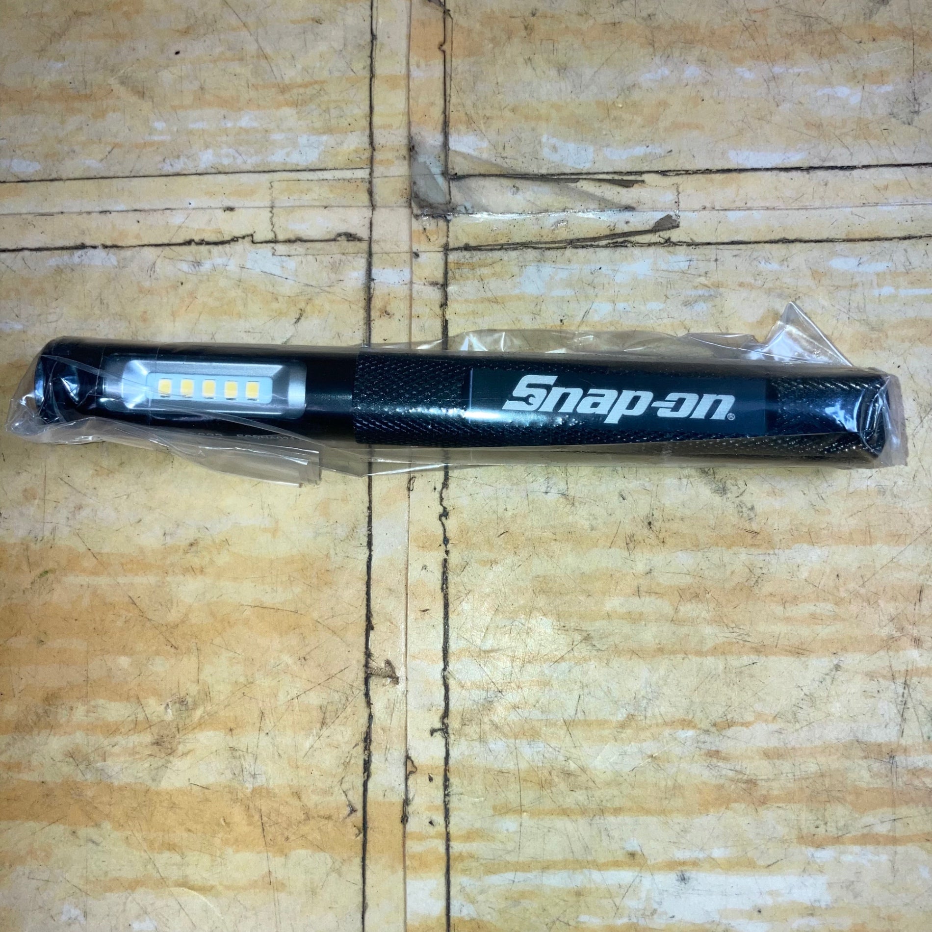 スナップオン/Snap-on ドック充電式アルミニウムLEDライト ECPNA021J