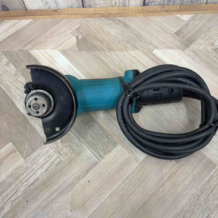 ☆マキタ(makita) ディスクグラインダ 低速高トルク ブレーキ付 100mm 9533BLA【八潮店】