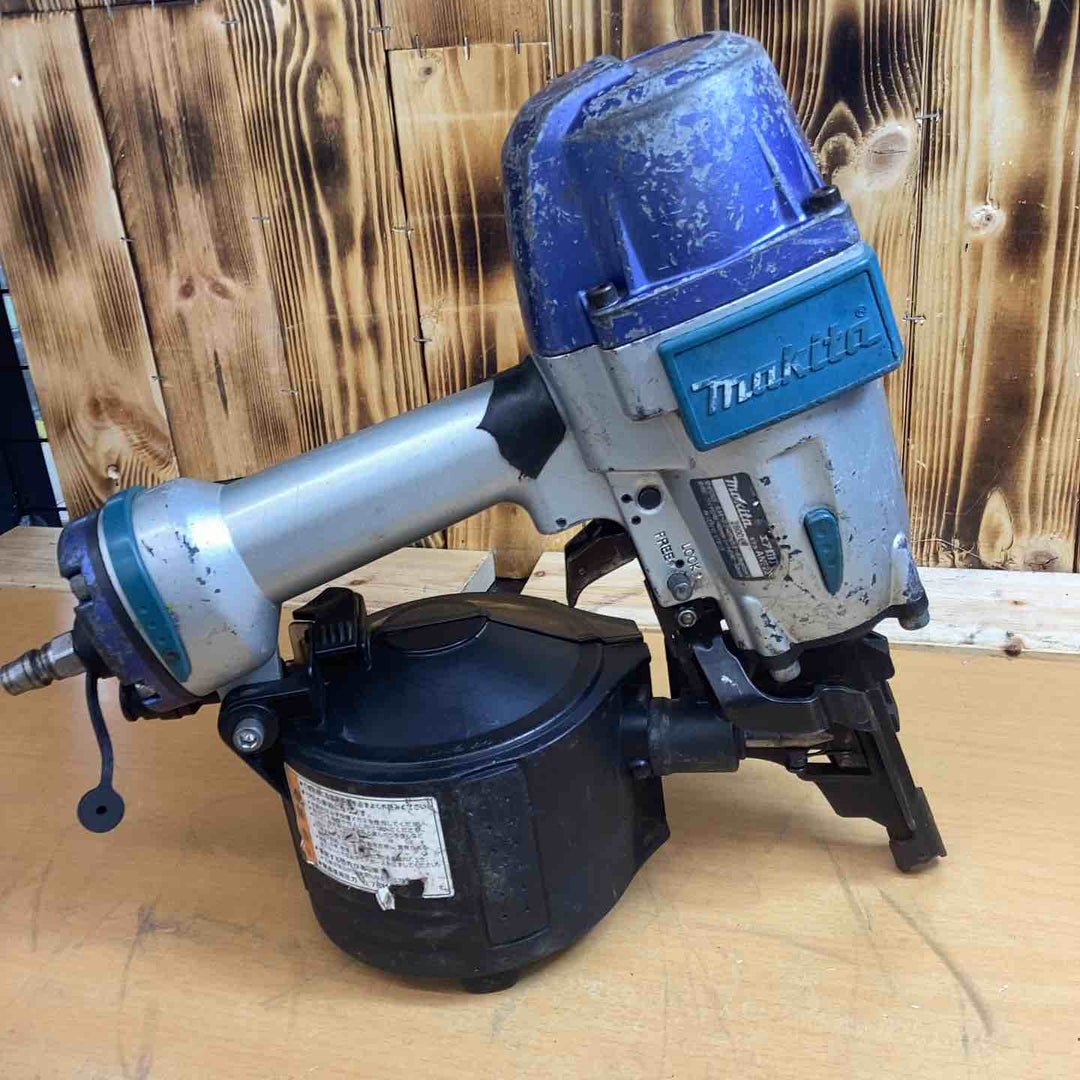 ◇マキタ(makita) 65mm 常圧エア釘打ち機 AN622【越谷店】