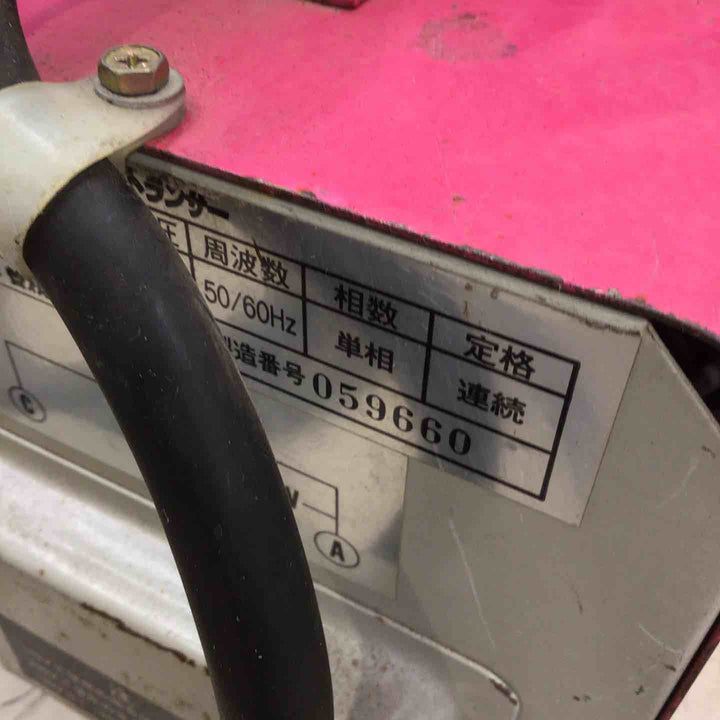 育良精機 イクラ 昇圧・降圧変圧器 トランス 3KVA ハンディートランサー HN-30AE【町田店】